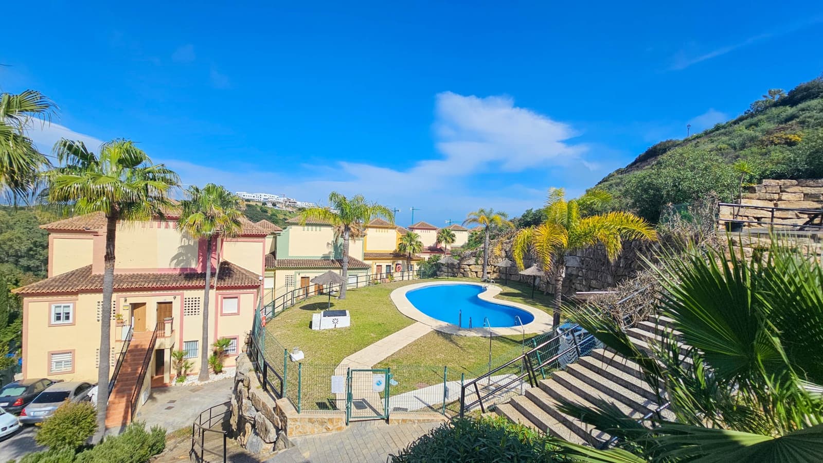 3 soverom Kjedet enebolig til salgs i Casares med svømmebasseng garasje - € 350 000 (Ref: 8889203)