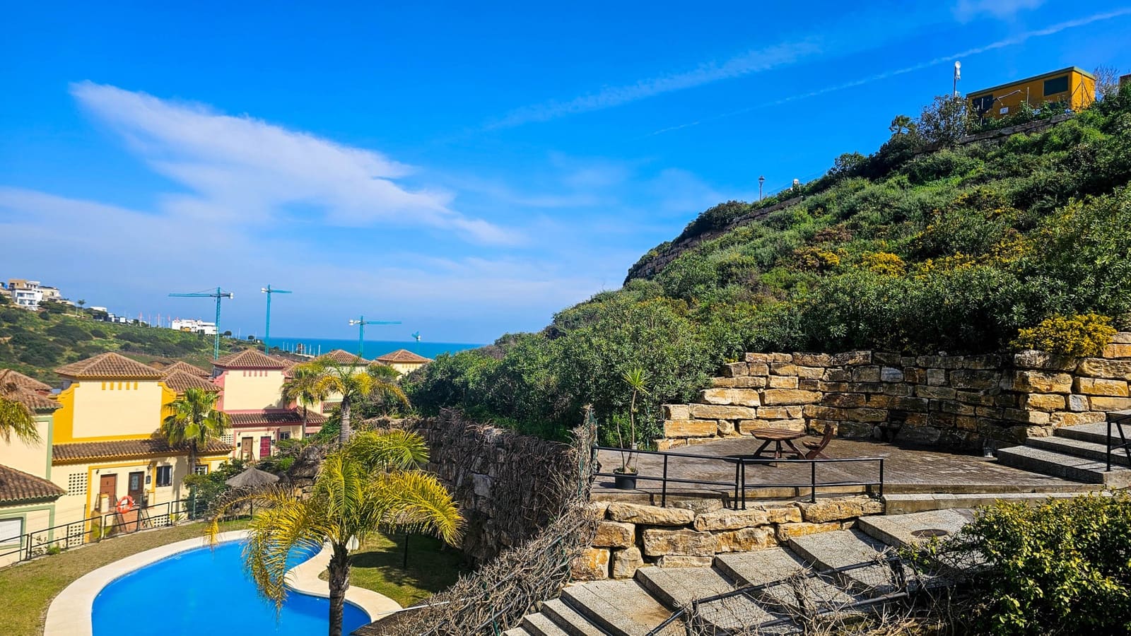 3 soverom Kjedet enebolig til salgs i Casares med svømmebasseng garasje - € 350 000 (Ref: 8889203)