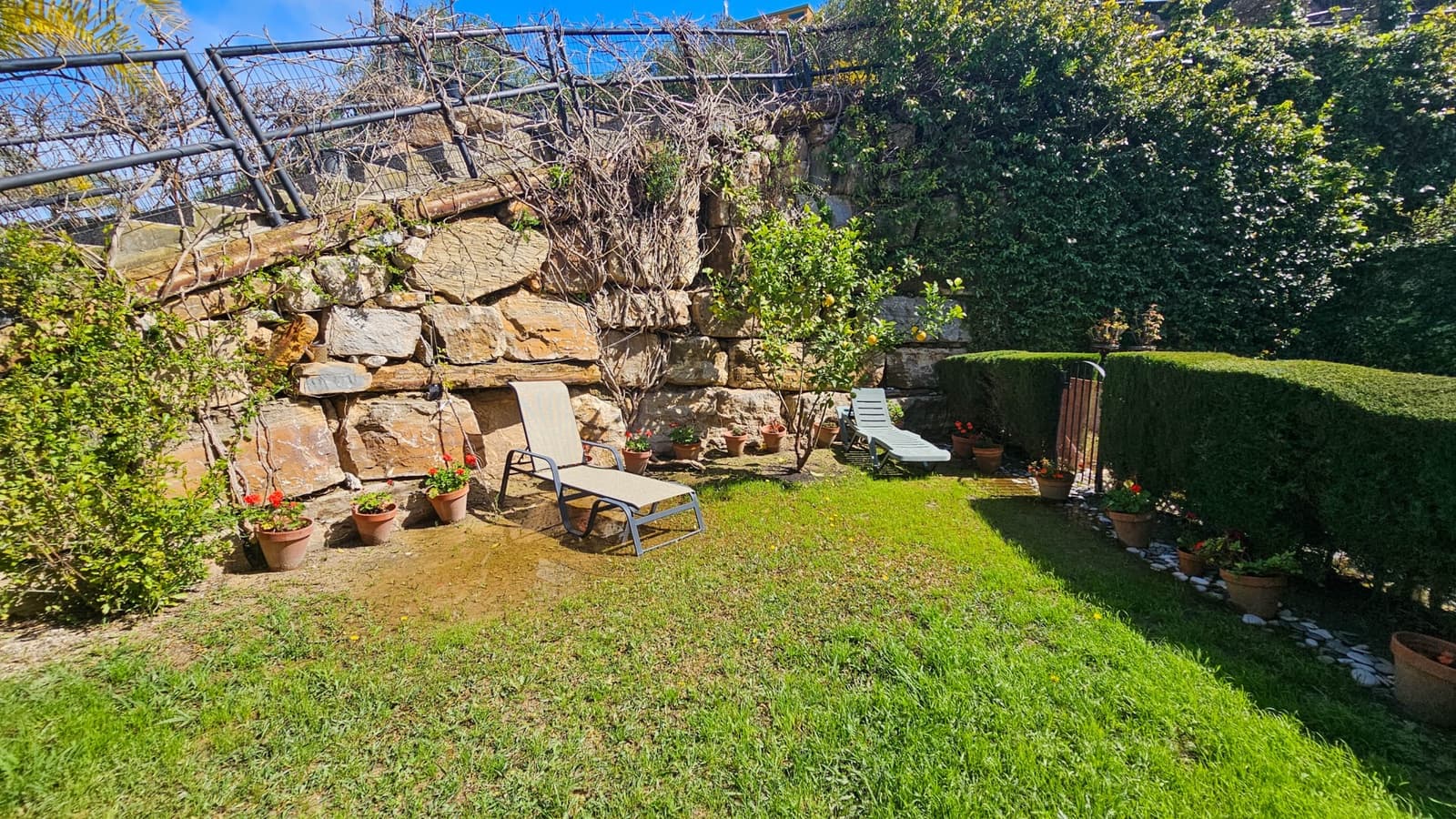 3 soverom Kjedet enebolig til salgs i Casares med svømmebasseng garasje - € 350 000 (Ref: 8889203)