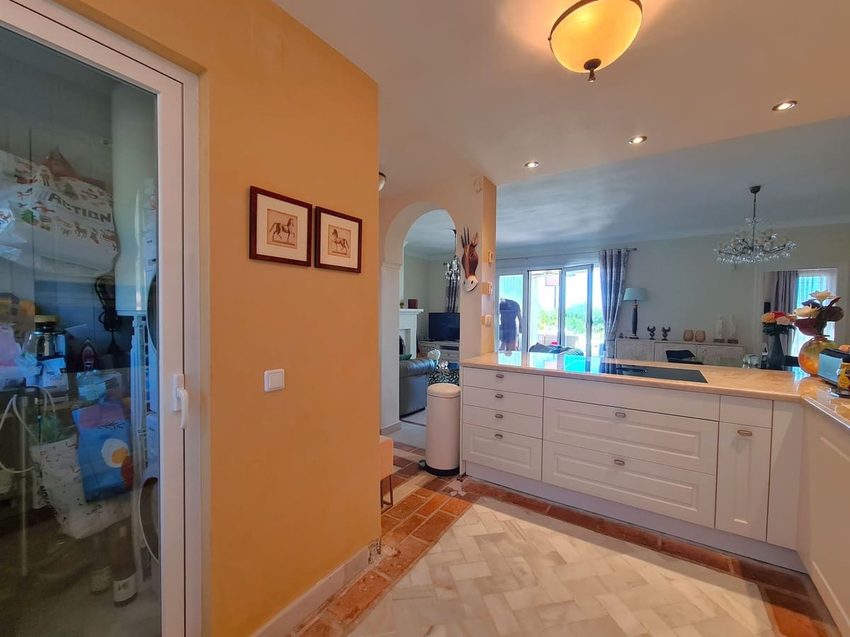 2 soveværelse Lejlighed til salg i Casares med swimmingpool garage - € 499.000 (Ref: 8913037)