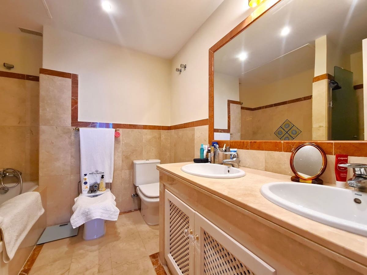 2 soveværelse Lejlighed til salg i Casares med swimmingpool garage - € 499.000 (Ref: 8913037)