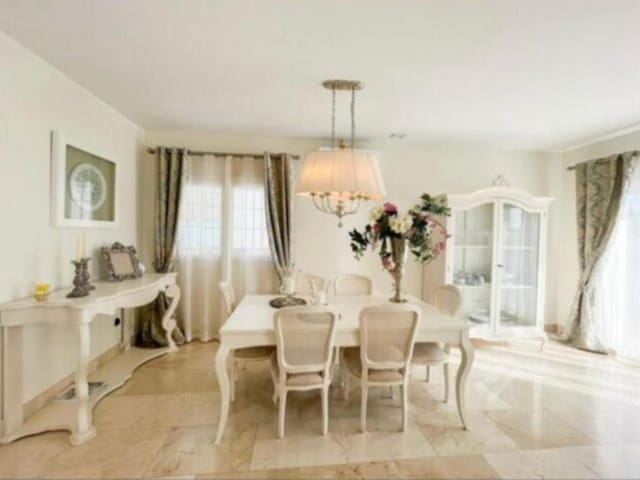 5 slaapkamer Villa te koop in San Roque met garage - € 770.000 (Ref: 8917810)