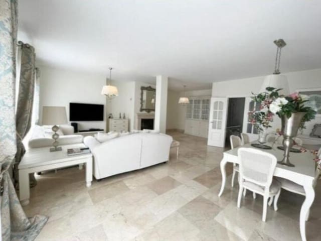 5 slaapkamer Villa te koop in San Roque met garage - € 770.000 (Ref: 8917810)