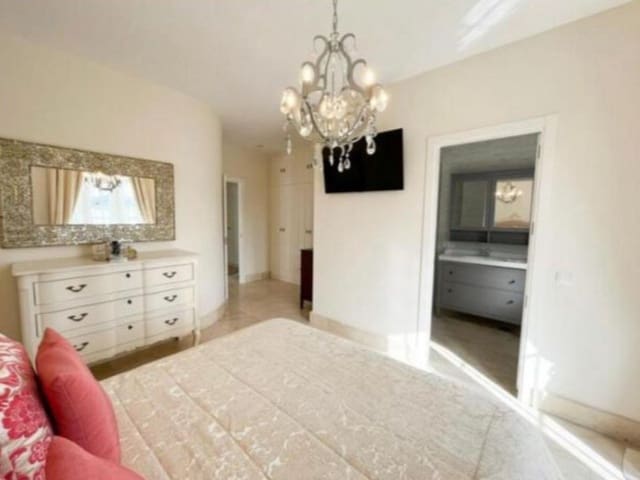 5 slaapkamer Villa te koop in San Roque met garage - € 770.000 (Ref: 8917810)