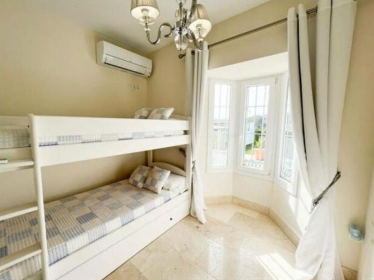5 sovrum Villa till salu i San Roque med garage - 770 000 € (Ref: 8917810)