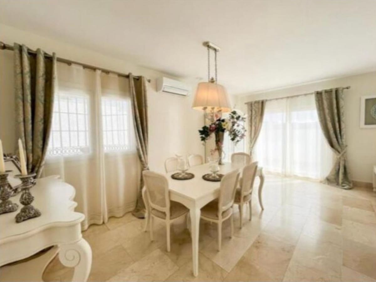 5 sovrum Villa till salu i San Roque med garage - 770 000 € (Ref: 8917810)