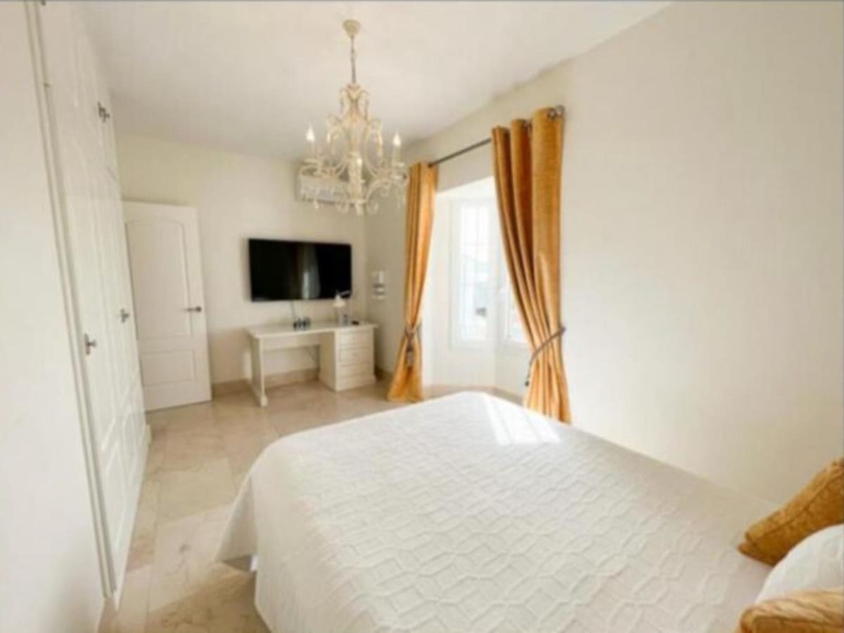 5 sovrum Villa till salu i San Roque med garage - 770 000 € (Ref: 8917810)