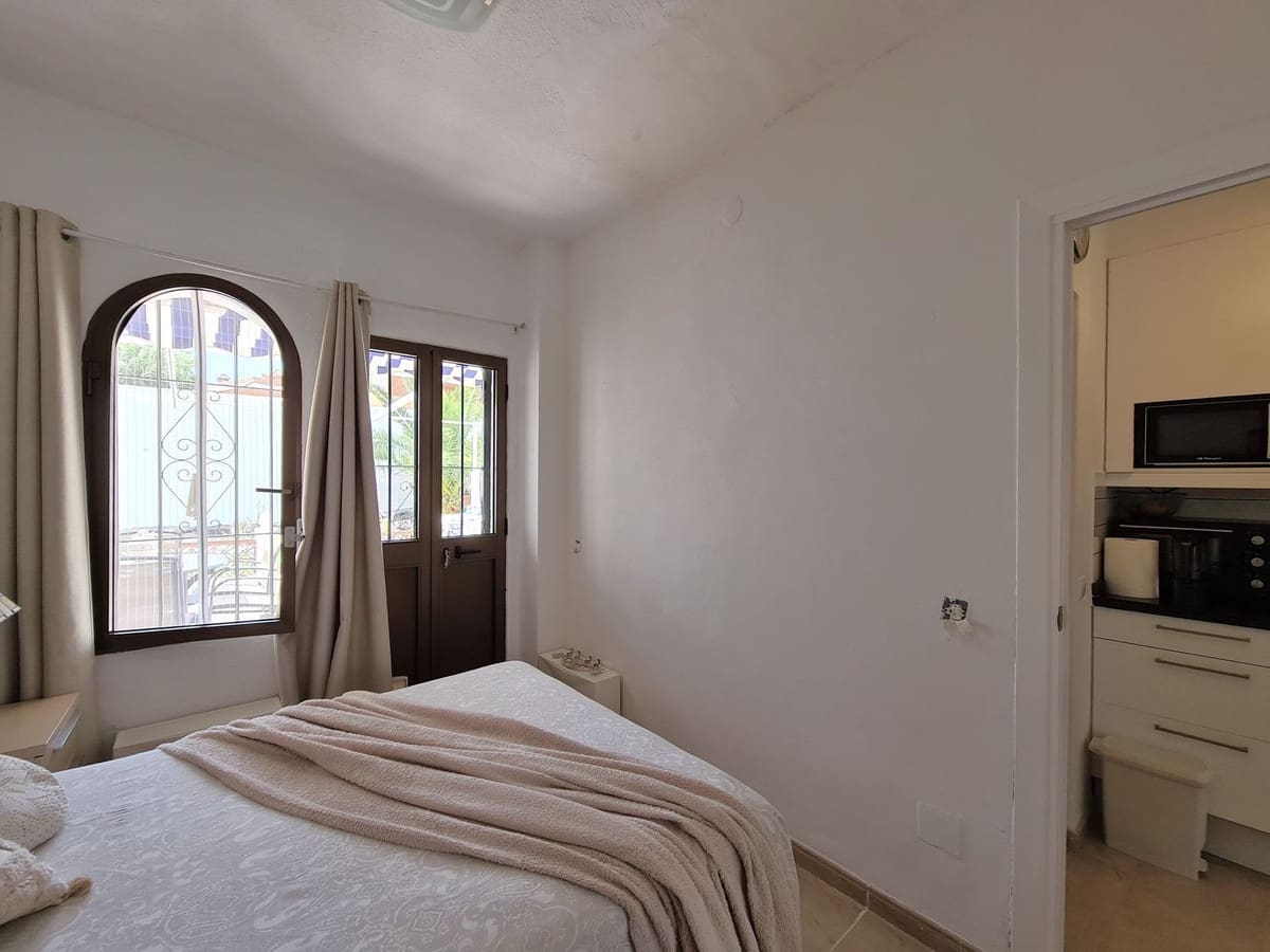 2 soverom Leilighet til salgs i Manilva med svømmebasseng - € 213 000 (Ref: 8924033)