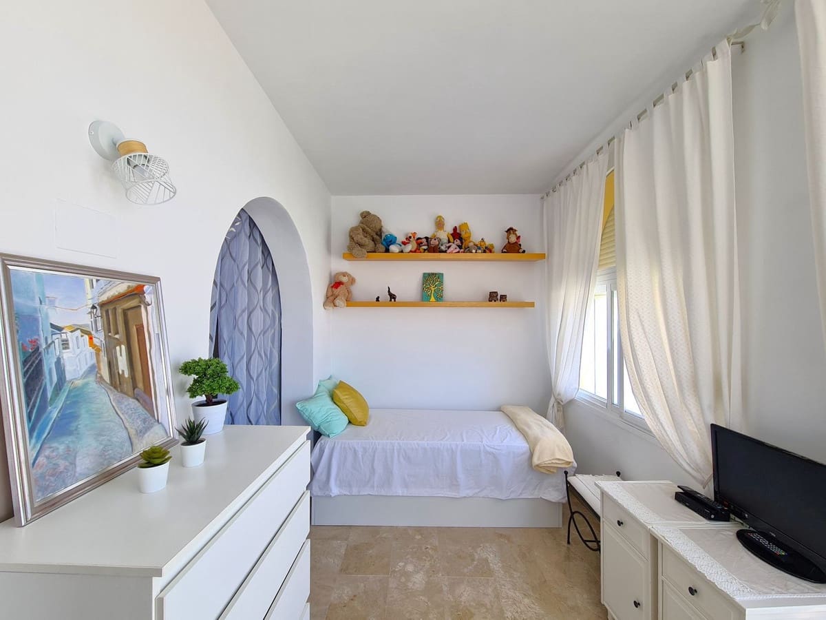 2 soverom Leilighet til salgs i Manilva med svømmebasseng - € 213 000 (Ref: 8924033)