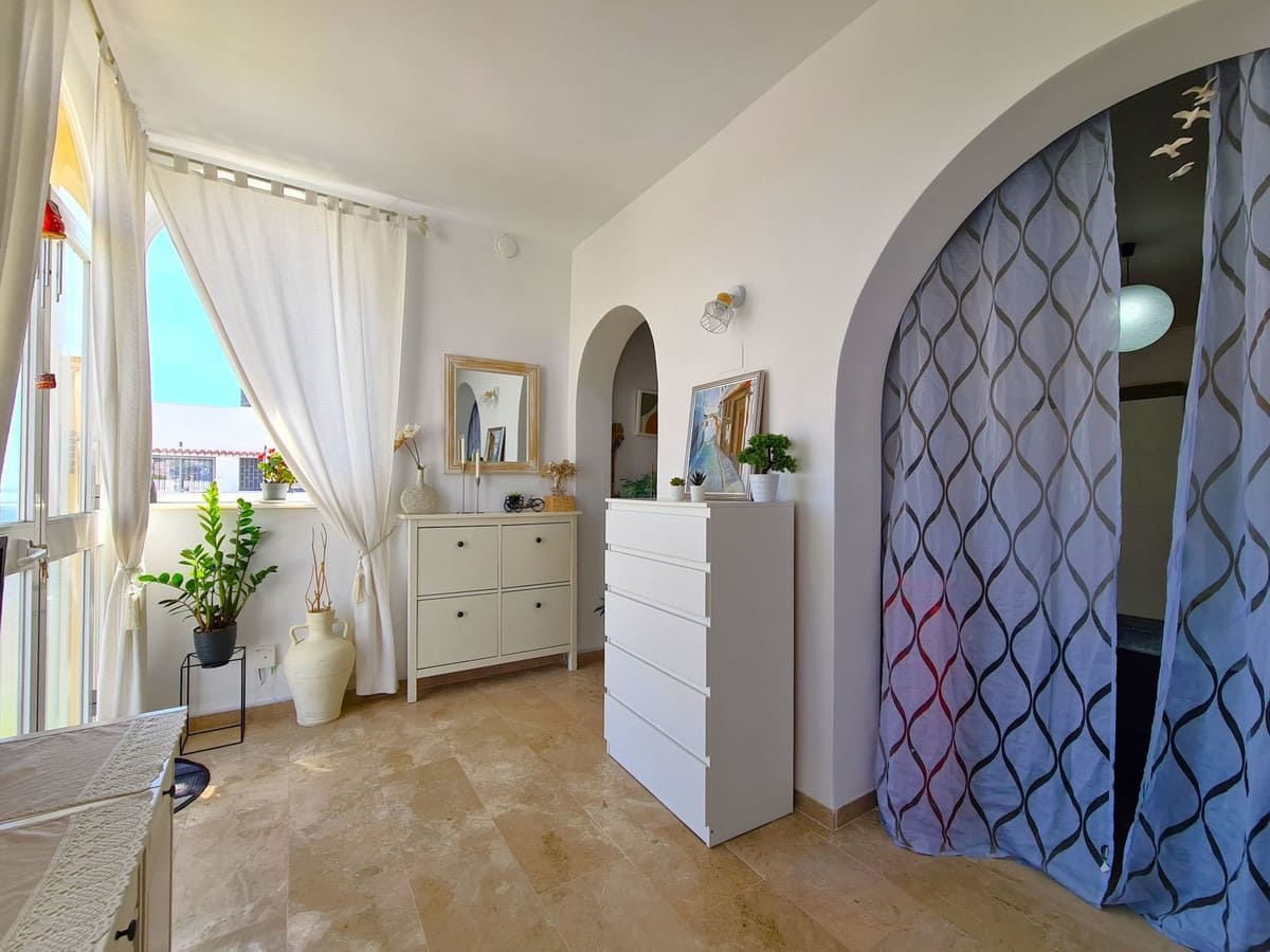 2 soverom Leilighet til salgs i Manilva med svømmebasseng - € 213 000 (Ref: 8924033)