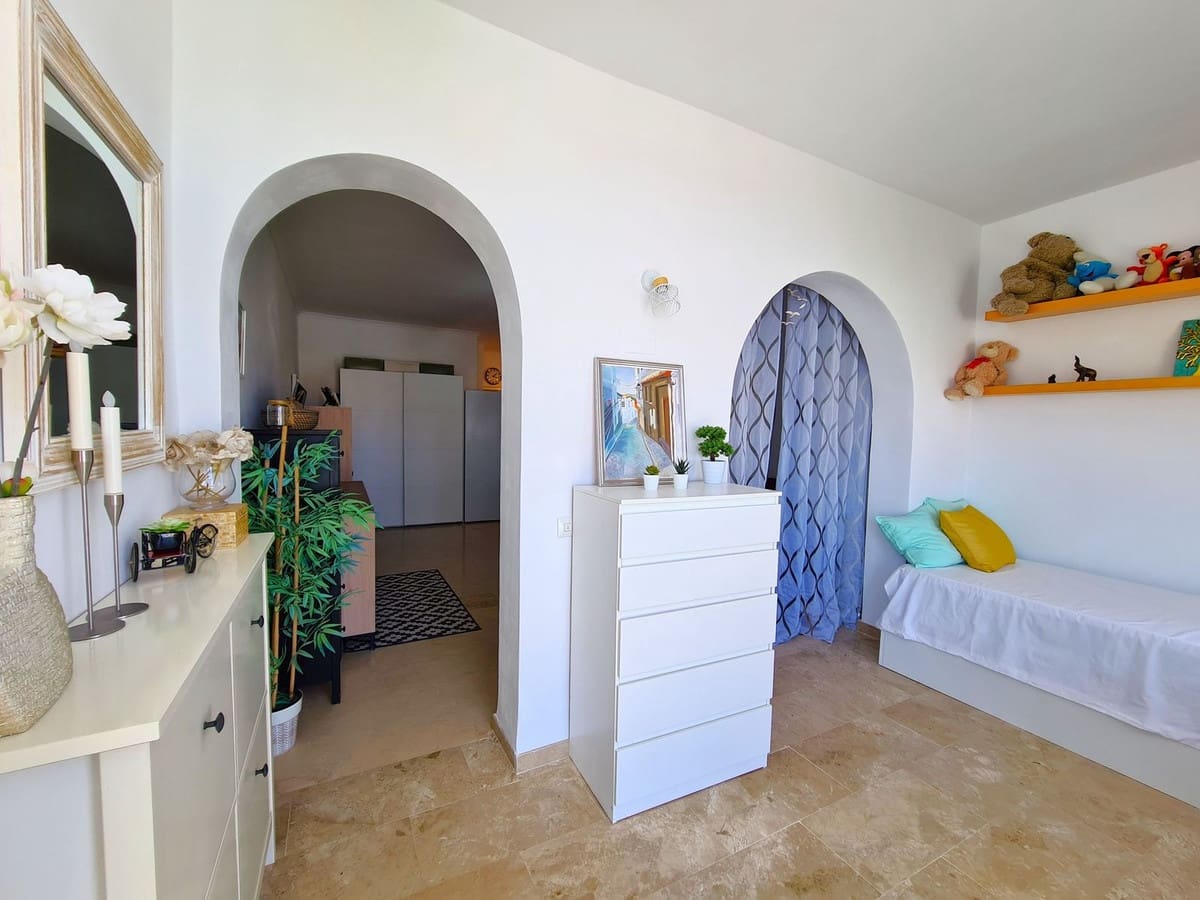 2 soverom Leilighet til salgs i Manilva med svømmebasseng - € 213 000 (Ref: 8924033)