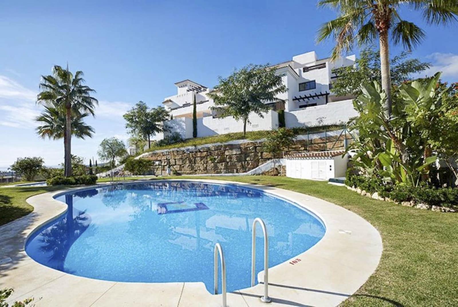 2 sypialnia Penthouse na sprzedaż w Casares z basenem garażem - 499 000 € (Ref: 8948780)