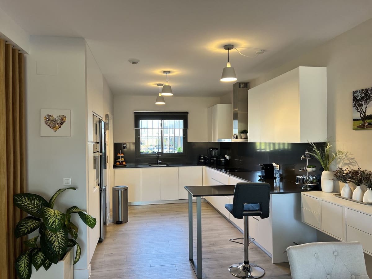 4 soveværelse Byhus til salg i Sotogrande med garage - € 869.000 (Ref: 8950604)