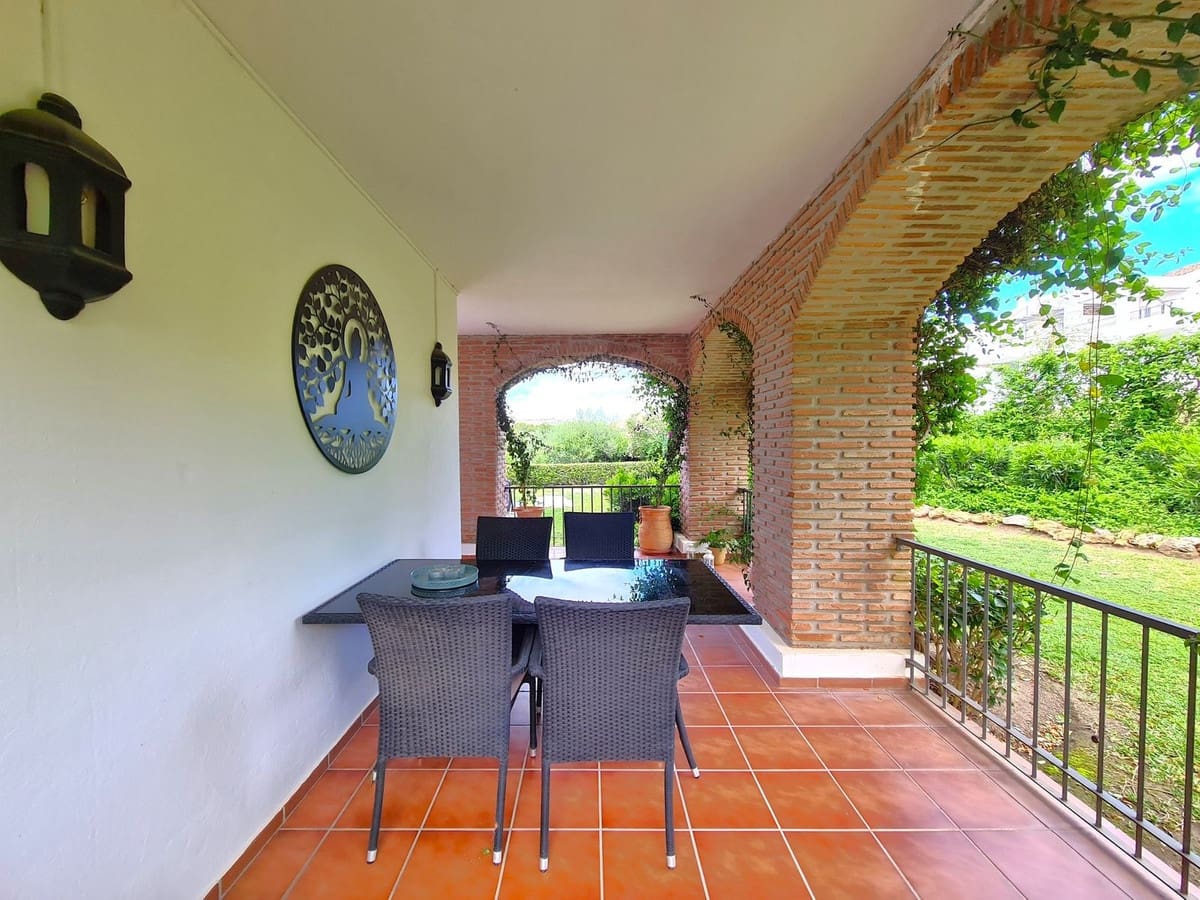 Apartamento de 3 habitaciones en Benahavís en venta con piscina garaje - 675.000 € (Ref: 8976051)