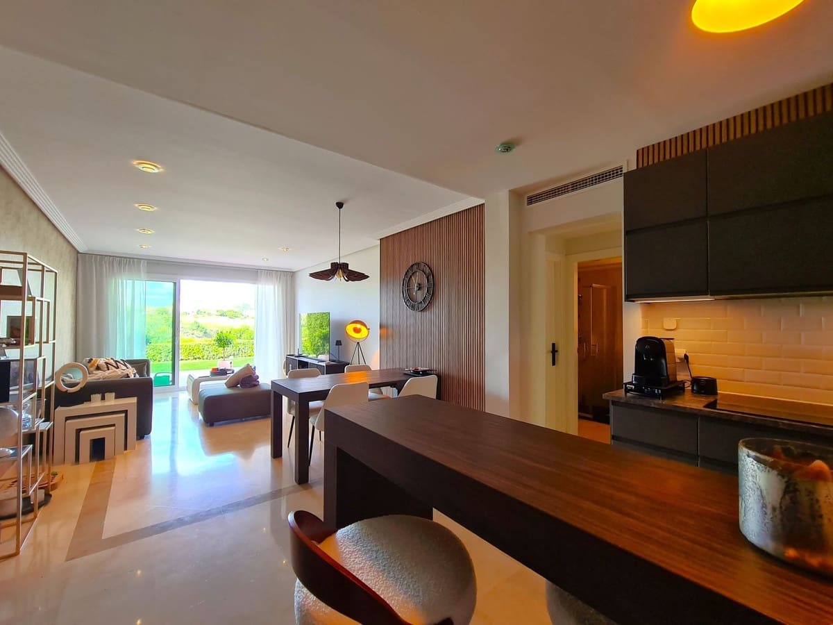 Apartamento de 3 habitaciones en Benahavís en venta con piscina garaje - 675.000 € (Ref: 8976051)