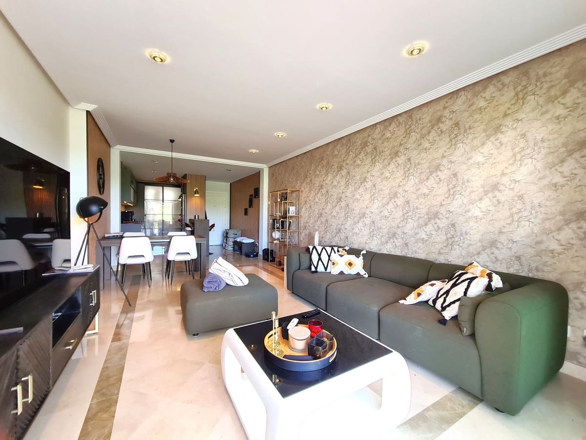 Apartamento de 3 habitaciones en Benahavís en venta con piscina garaje - 675.000 € (Ref: 8976051)