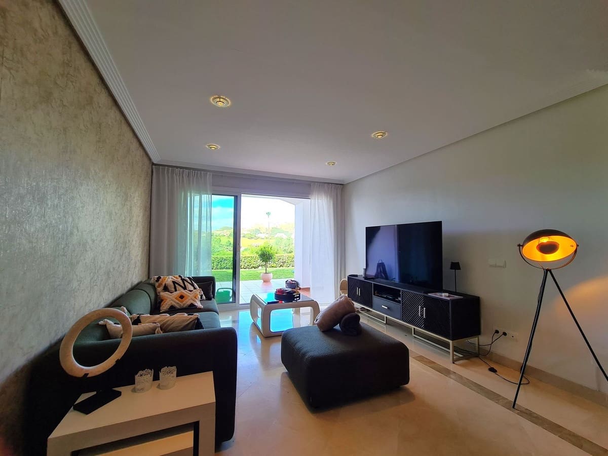 Apartamento de 3 habitaciones en Benahavís en venta con piscina garaje - 675.000 € (Ref: 8976051)