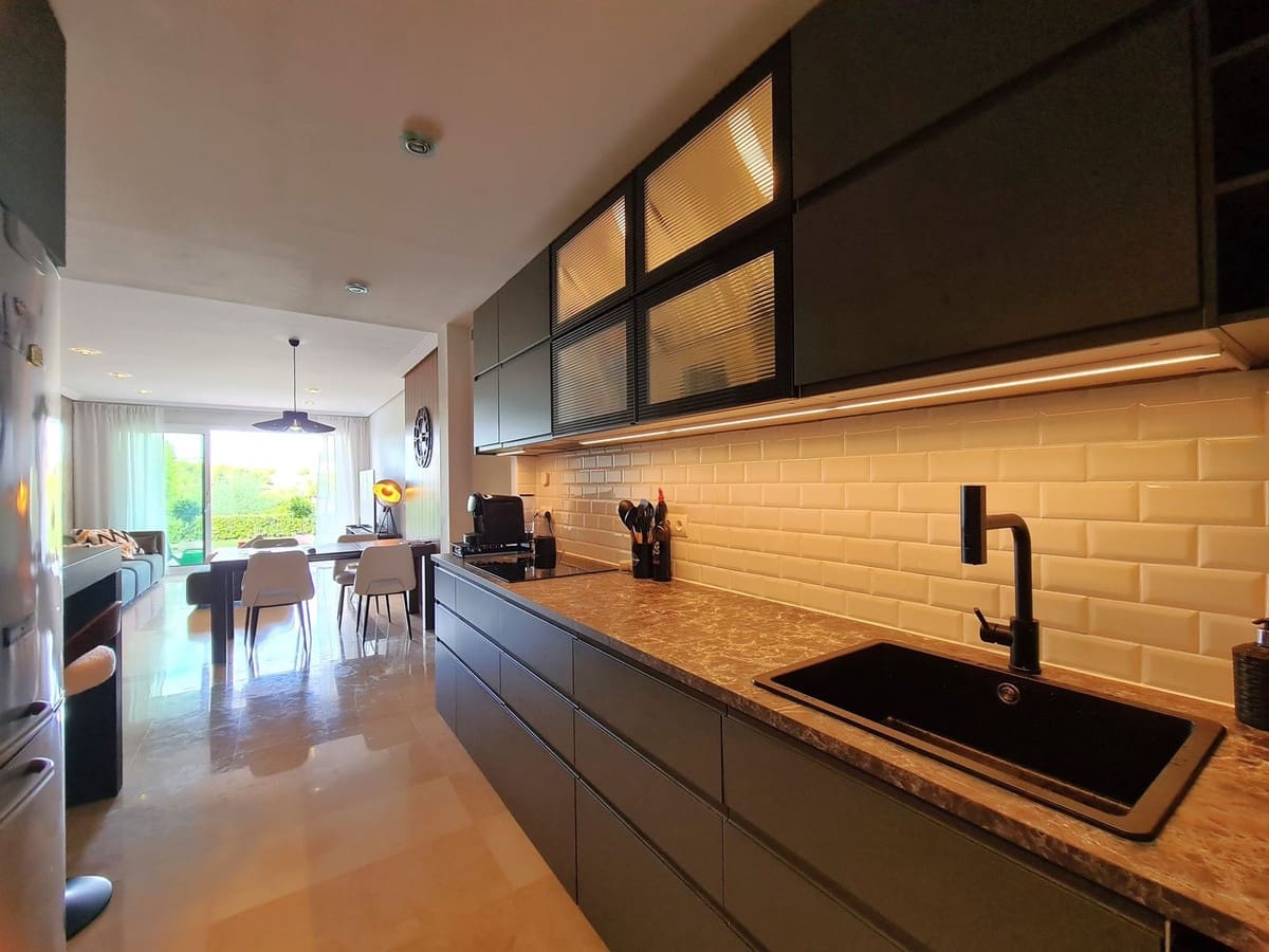 Apartamento de 3 habitaciones en Benahavís en venta con piscina garaje - 675.000 € (Ref: 8976051)