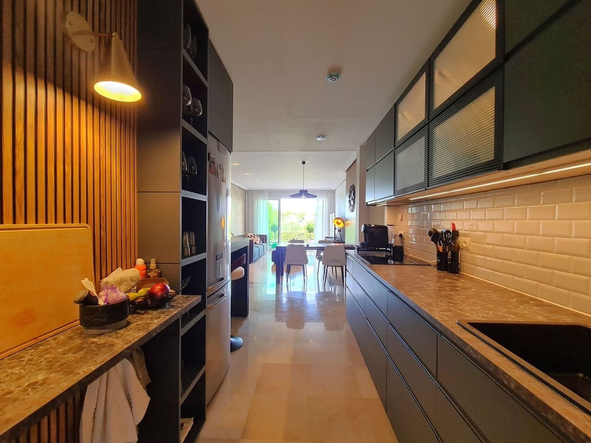 Apartamento de 3 habitaciones en Benahavís en venta con piscina garaje - 675.000 € (Ref: 8976051)
