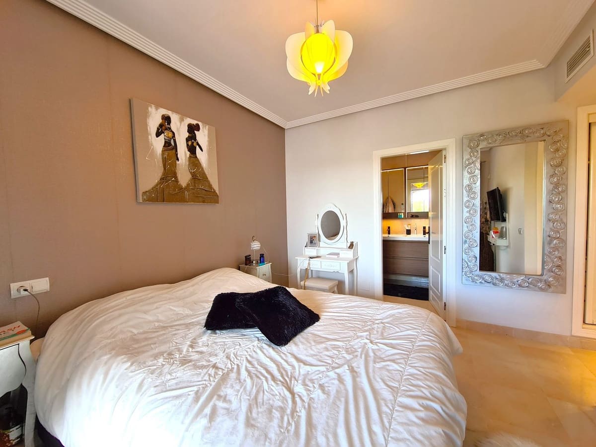 Apartamento de 3 habitaciones en Benahavís en venta con piscina garaje - 675.000 € (Ref: 8976051)