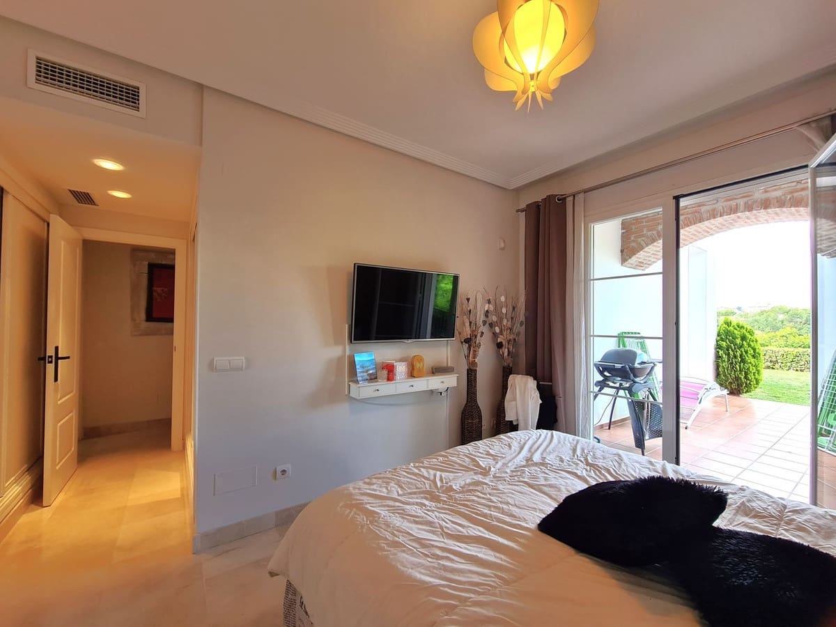 Apartamento de 3 habitaciones en Benahavís en venta con piscina garaje - 675.000 € (Ref: 8976051)