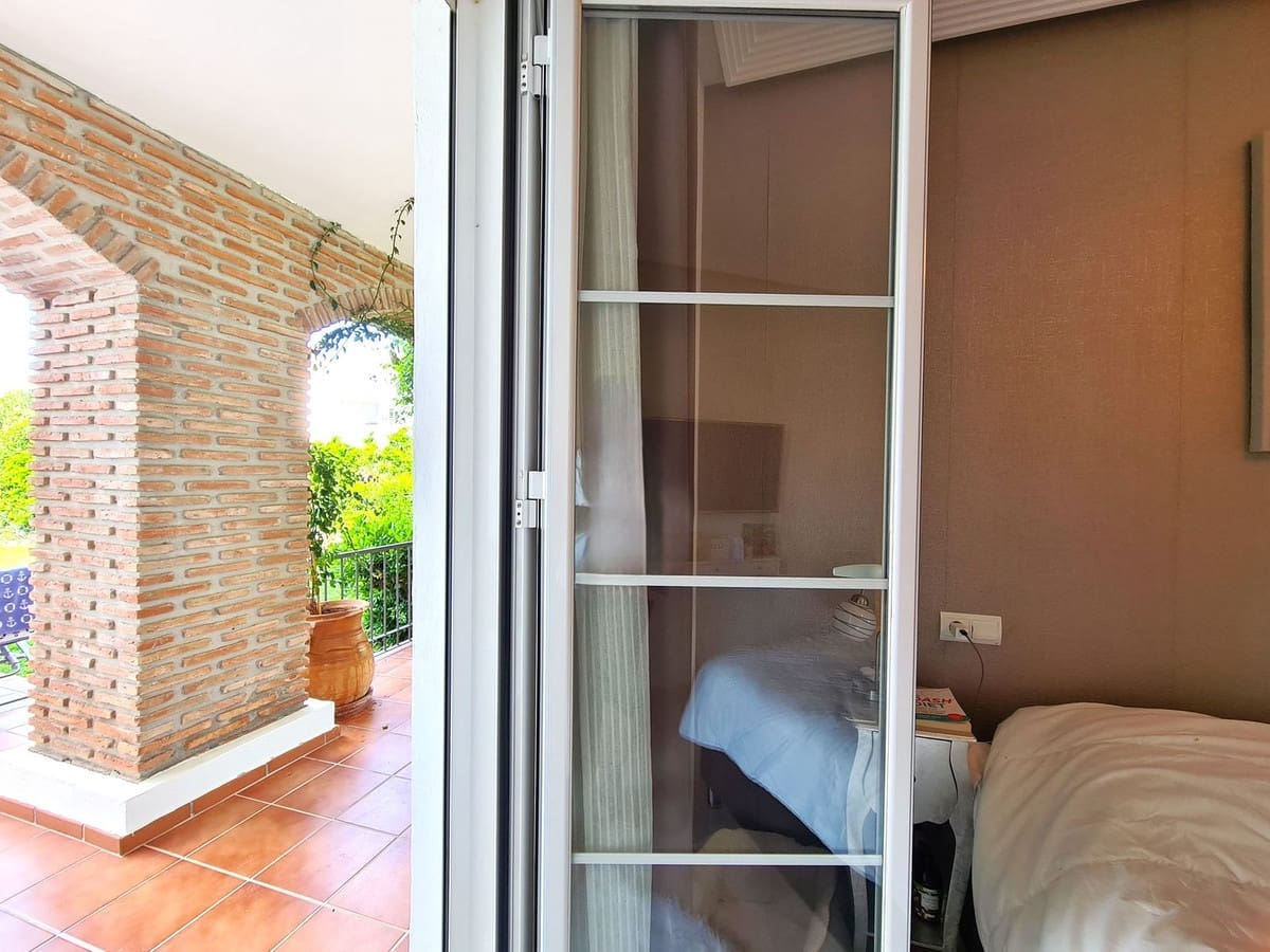 Apartamento de 3 habitaciones en Benahavís en venta con piscina garaje - 675.000 € (Ref: 8976051)