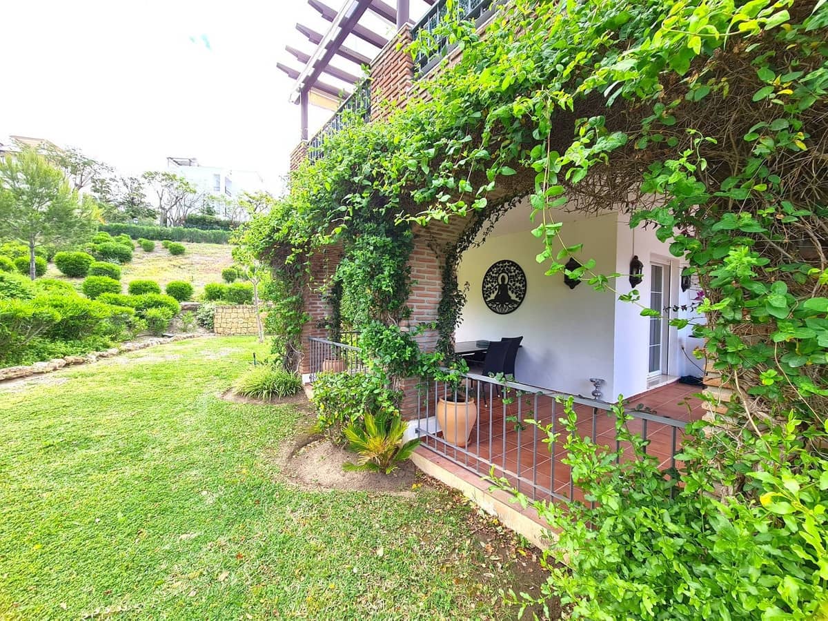 Apartamento de 3 habitaciones en Benahavís en venta con piscina garaje - 675.000 € (Ref: 8976051)