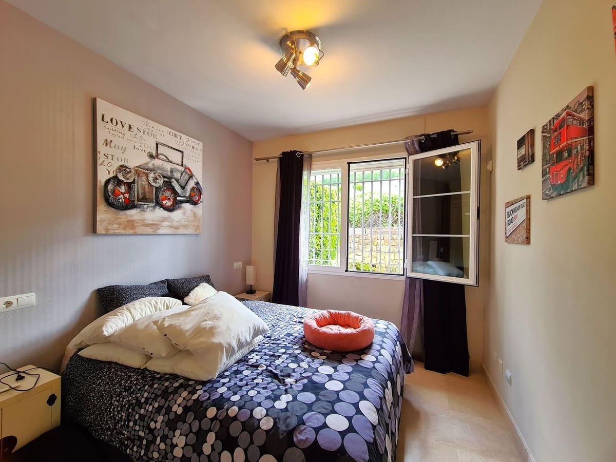 Apartamento de 3 habitaciones en Benahavís en venta con piscina garaje - 675.000 € (Ref: 8976051)