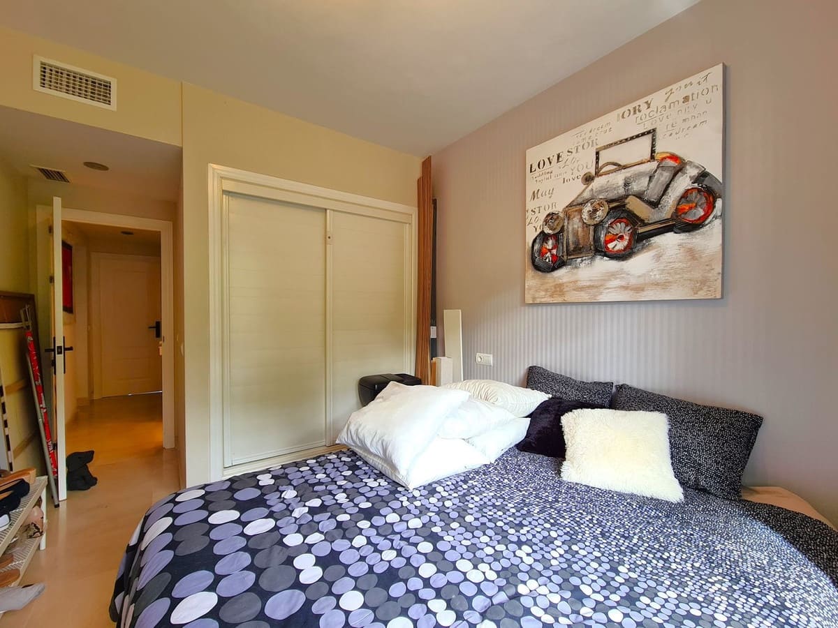 Apartamento de 3 habitaciones en Benahavís en venta con piscina garaje - 675.000 € (Ref: 8976051)