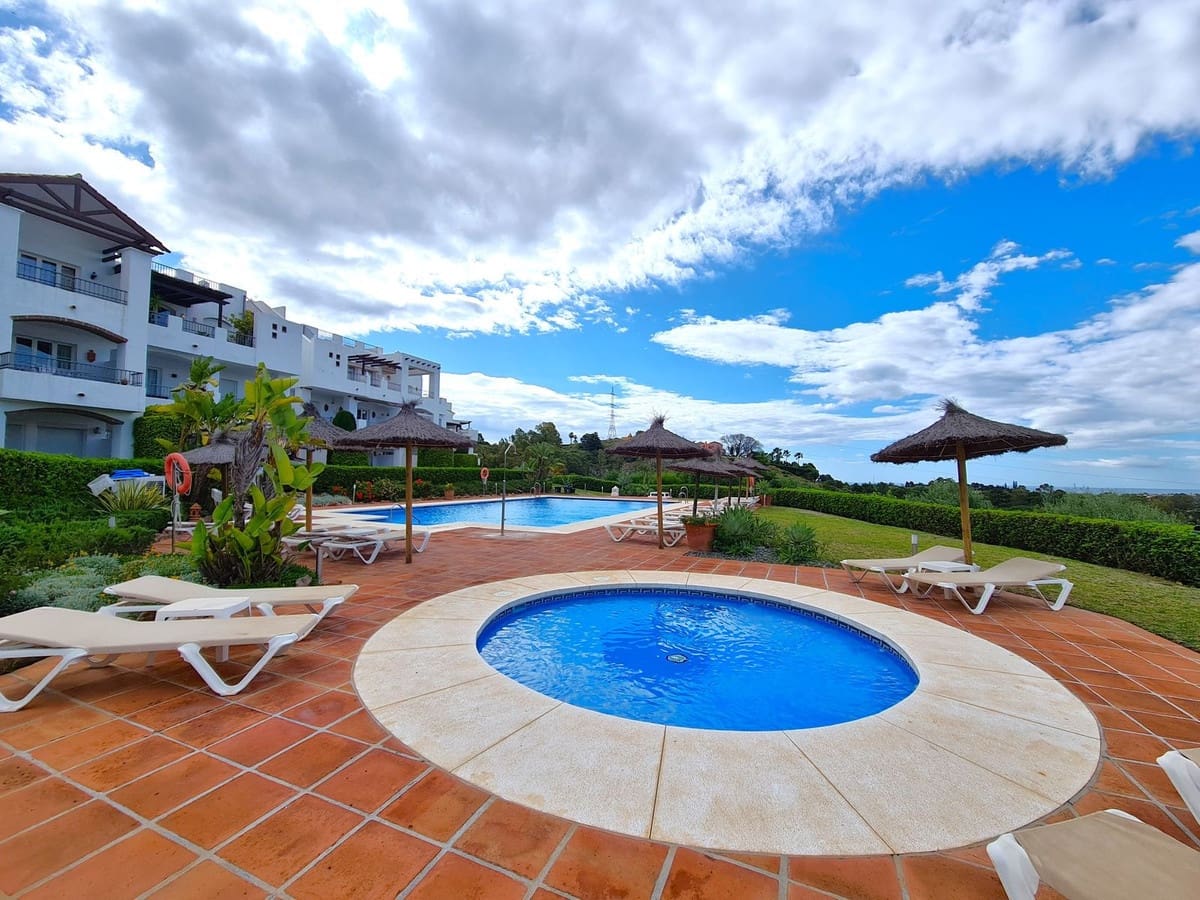 Apartamento de 3 habitaciones en Benahavís en venta con piscina garaje - 675.000 € (Ref: 8976051)