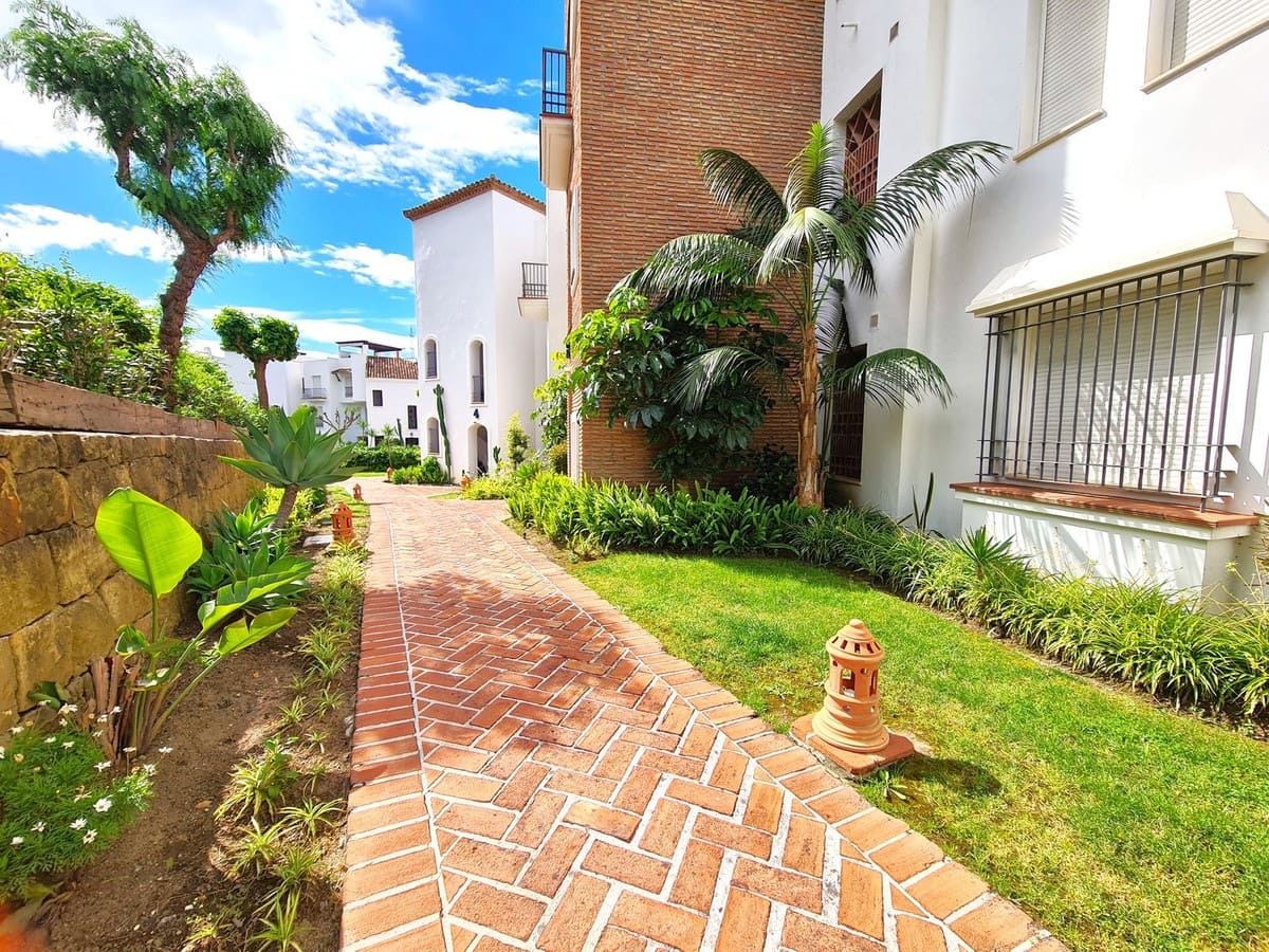 Apartamento de 3 habitaciones en Benahavís en venta con piscina garaje - 675.000 € (Ref: 8976051)