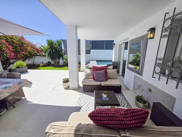 4 soveværelse Villa til salg i Estepona med swimmingpool garage - € 998.000 (Ref: 8976053)