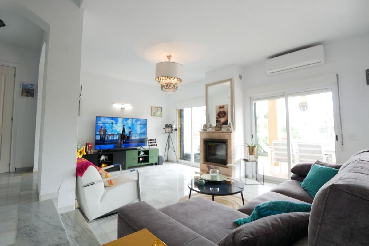 2 soveværelse Semi-Rækkehus til salg i Manilva med swimmingpool - € 349.000 (Ref: 8988194)