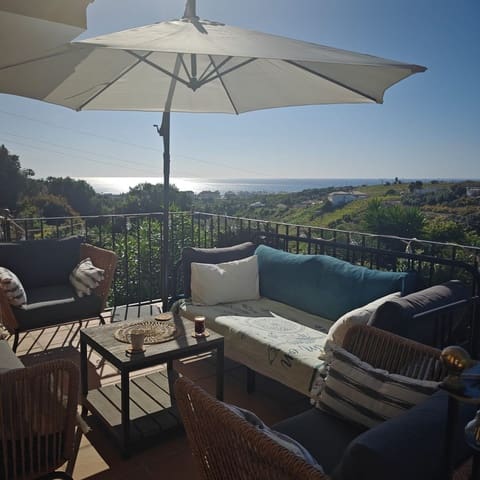 2 soverom Kjedet enebolig til salgs i Manilva med svømmebasseng - € 349 000 (Ref: 8988194)