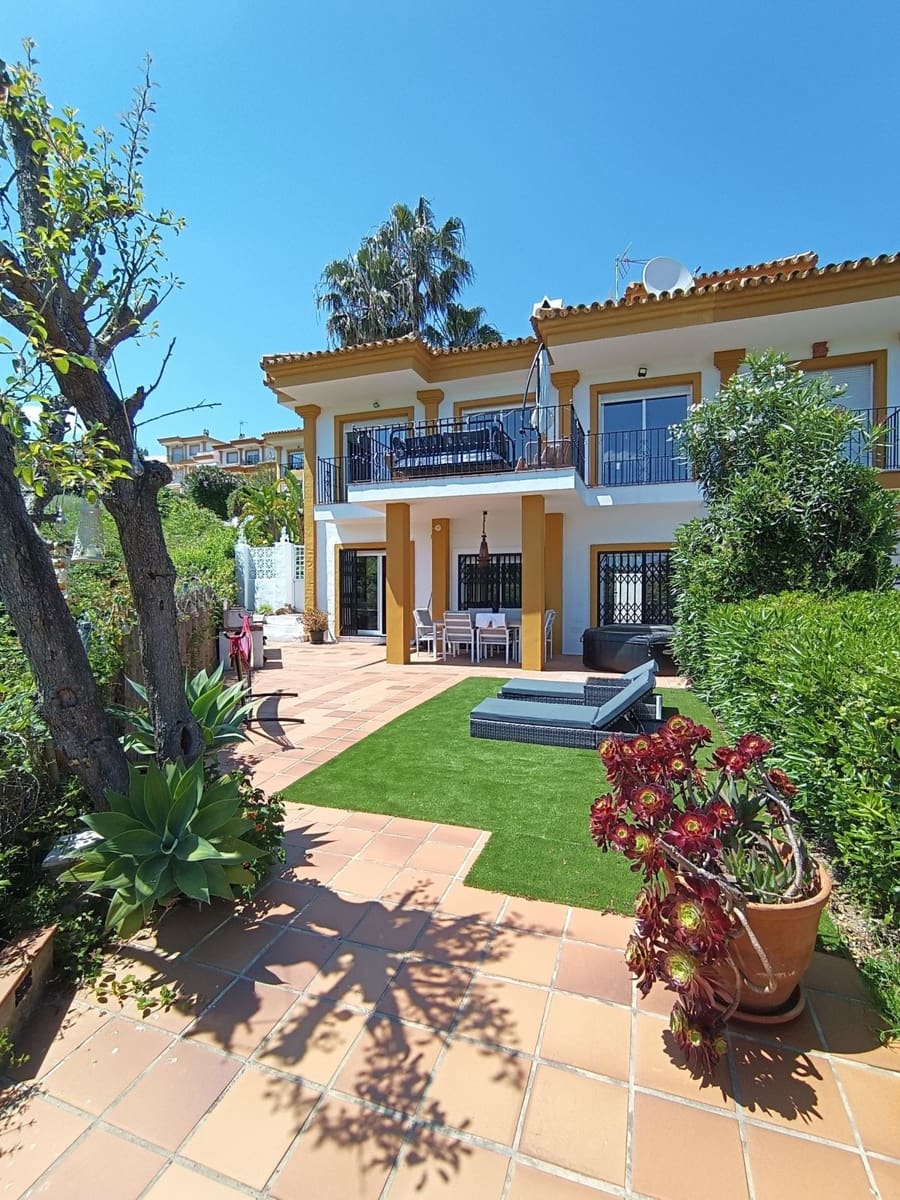 2 soveværelse Semi-Rækkehus til salg i Manilva med swimmingpool - € 349.000 (Ref: 8988194)