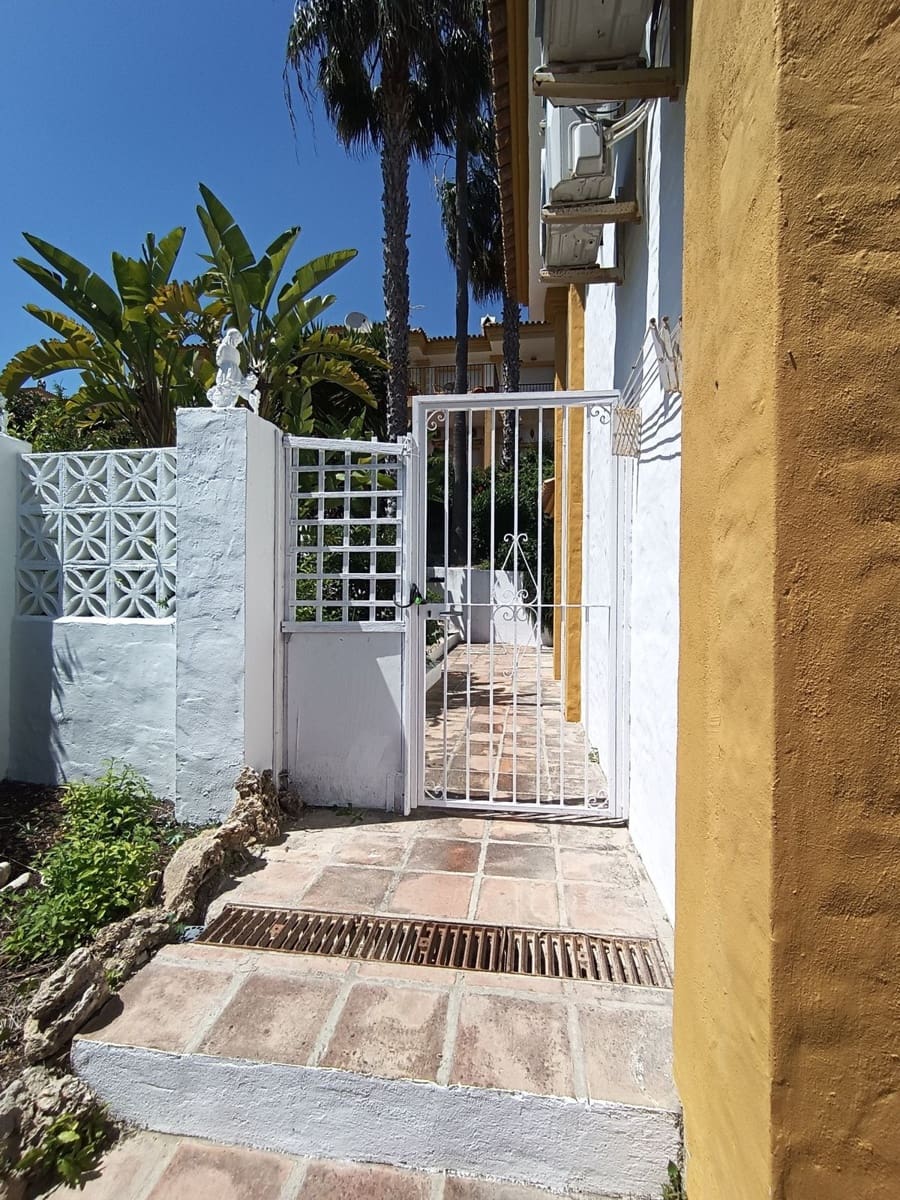 2 soveværelse Semi-Rækkehus til salg i Manilva med swimmingpool - € 349.000 (Ref: 8988194)