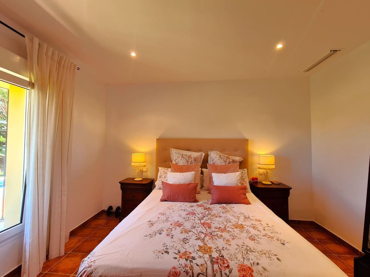 3 soveværelse Villa til salg i Manilva - € 960.000 (Ref: 9004636)