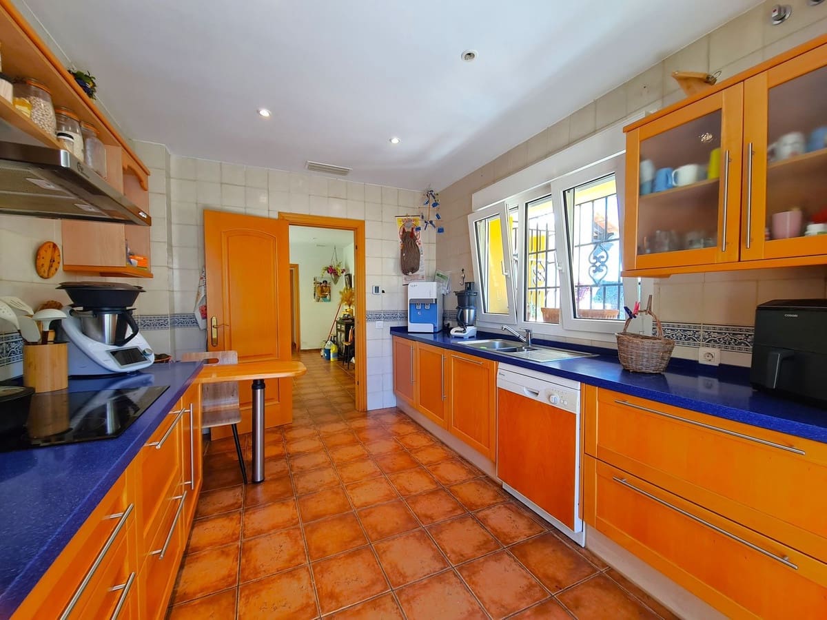 3 soveværelse Villa til salg i Manilva - € 960.000 (Ref: 9004636)