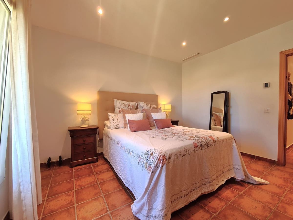 3 soveværelse Villa til salg i Manilva - € 960.000 (Ref: 9004636)