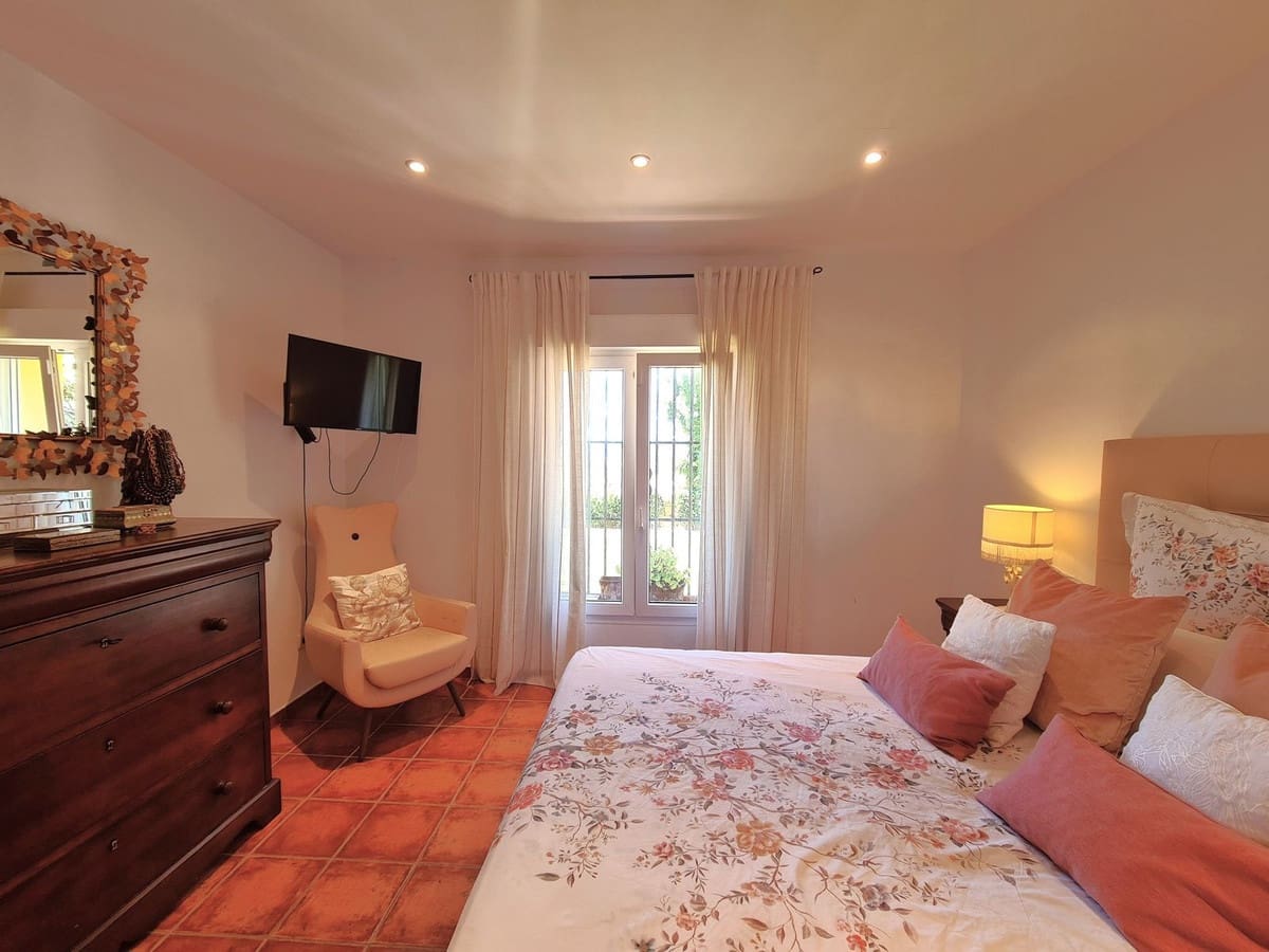 3 soveværelse Villa til salg i Manilva - € 960.000 (Ref: 9004636)