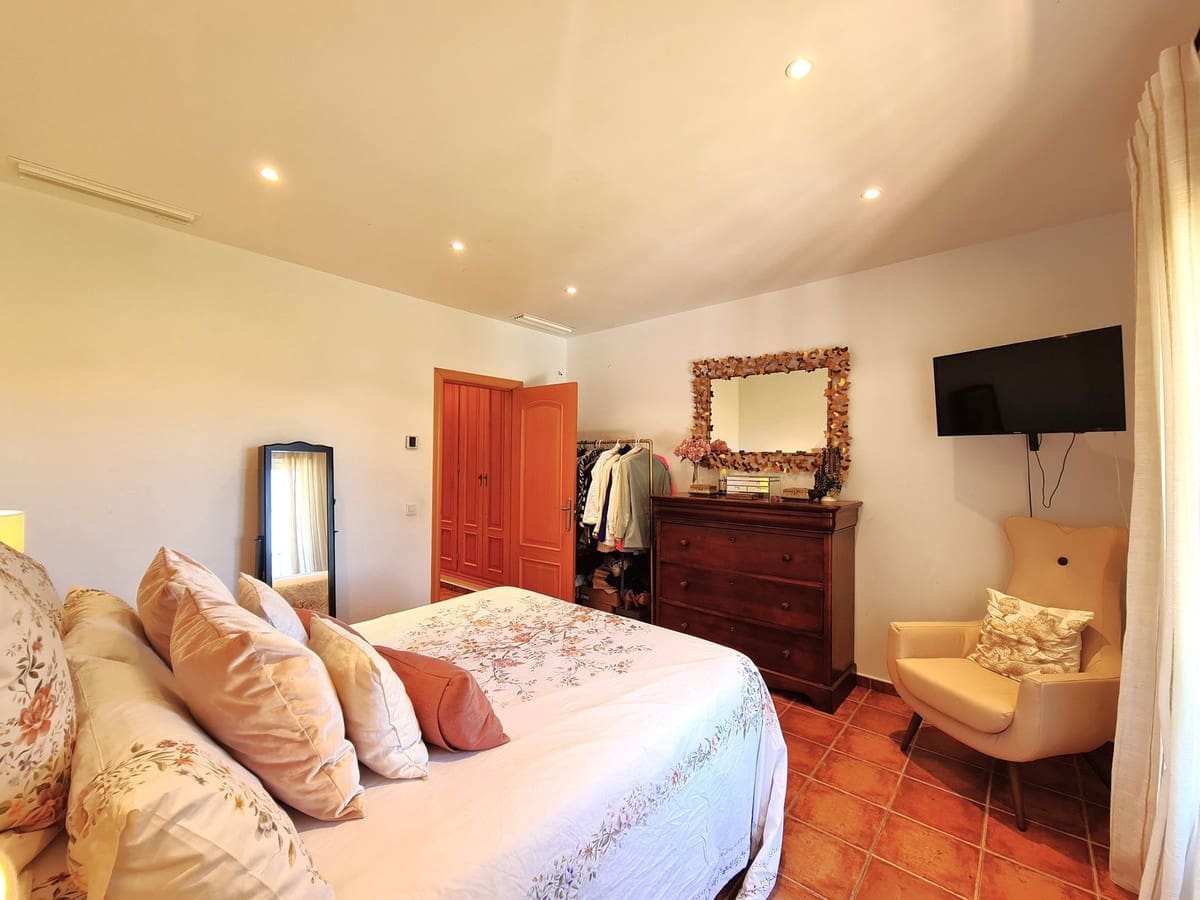 3 soveværelse Villa til salg i Manilva - € 960.000 (Ref: 9004636)