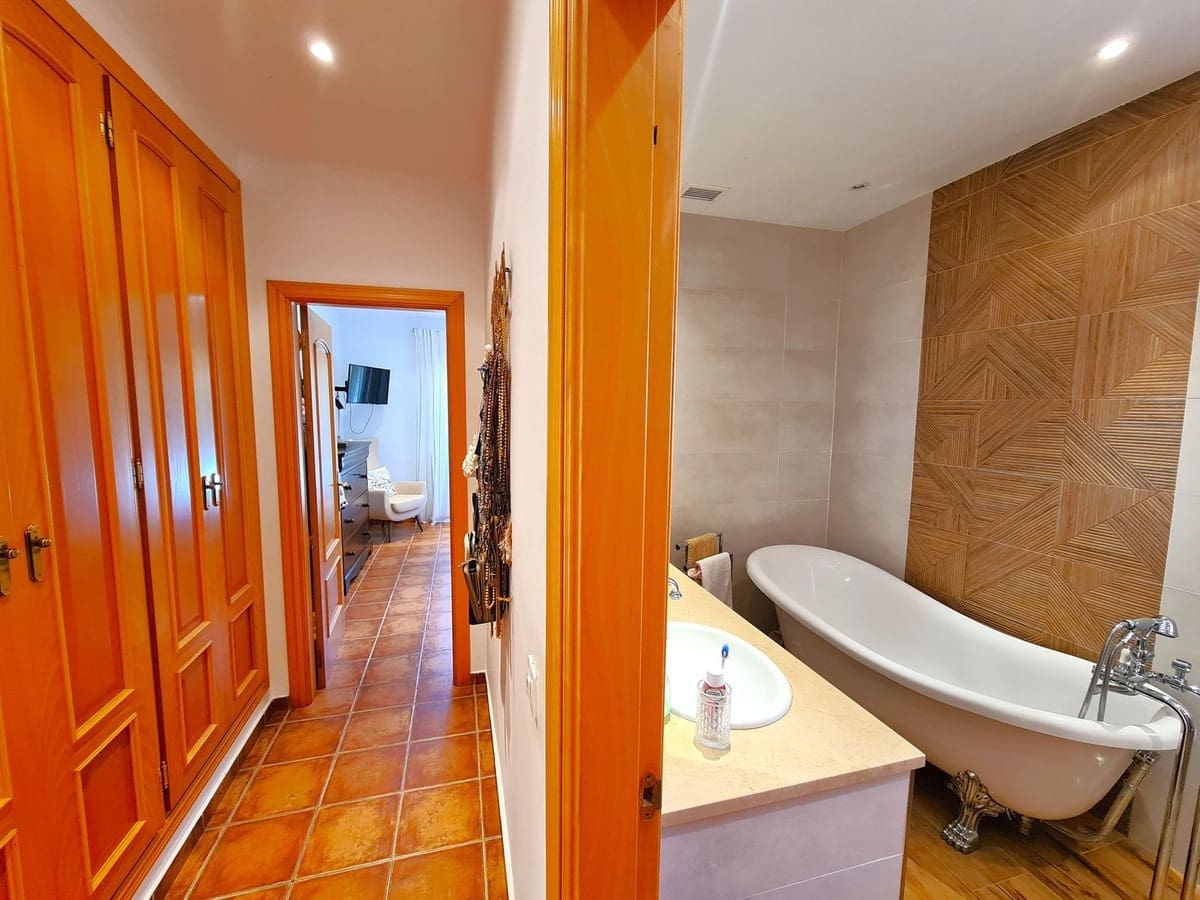 3 soveværelse Villa til salg i Manilva - € 960.000 (Ref: 9004636)