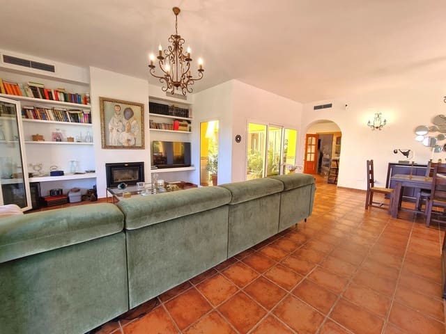 Chalet de 3 habitaciones en Manilva en venta - 960.000 € (Ref: 9004636)