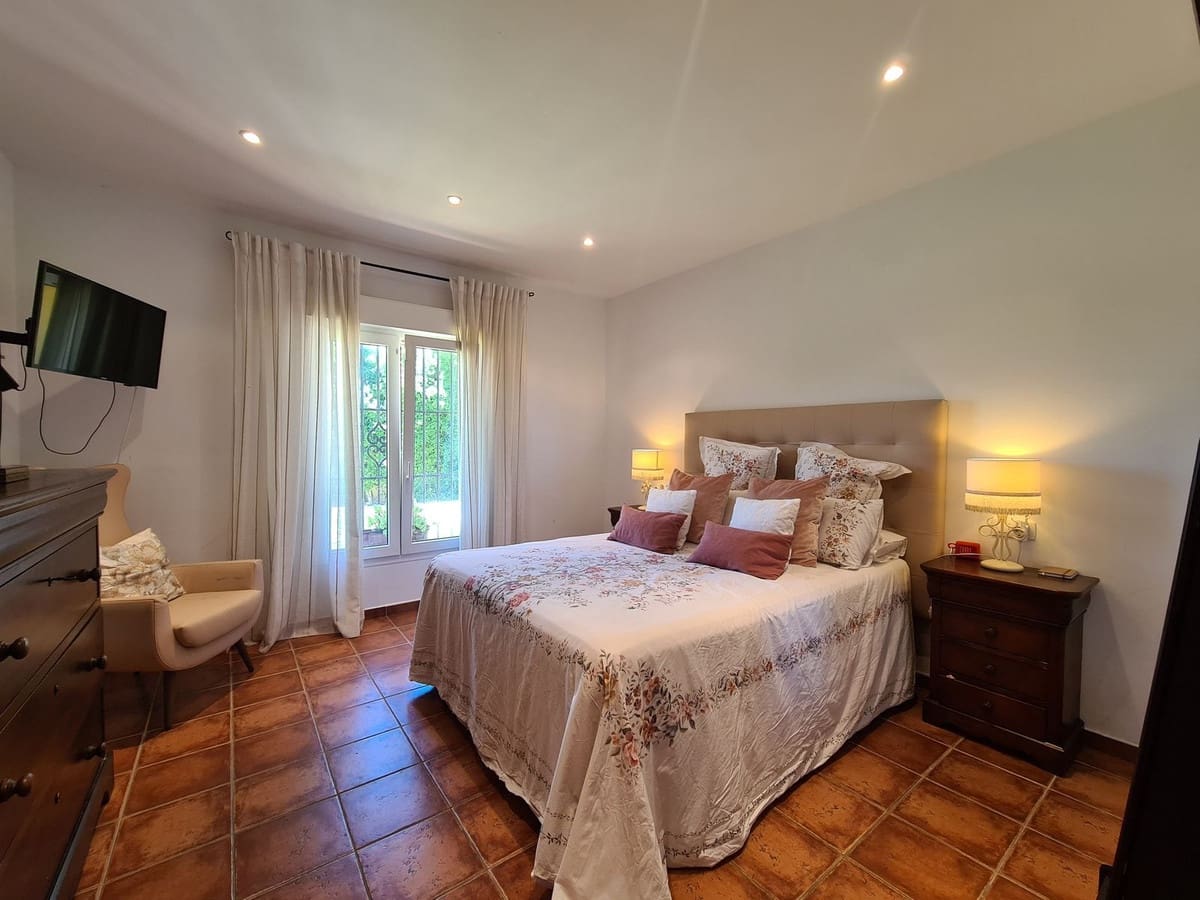 3 soveværelse Villa til salg i Manilva - € 960.000 (Ref: 9004636)