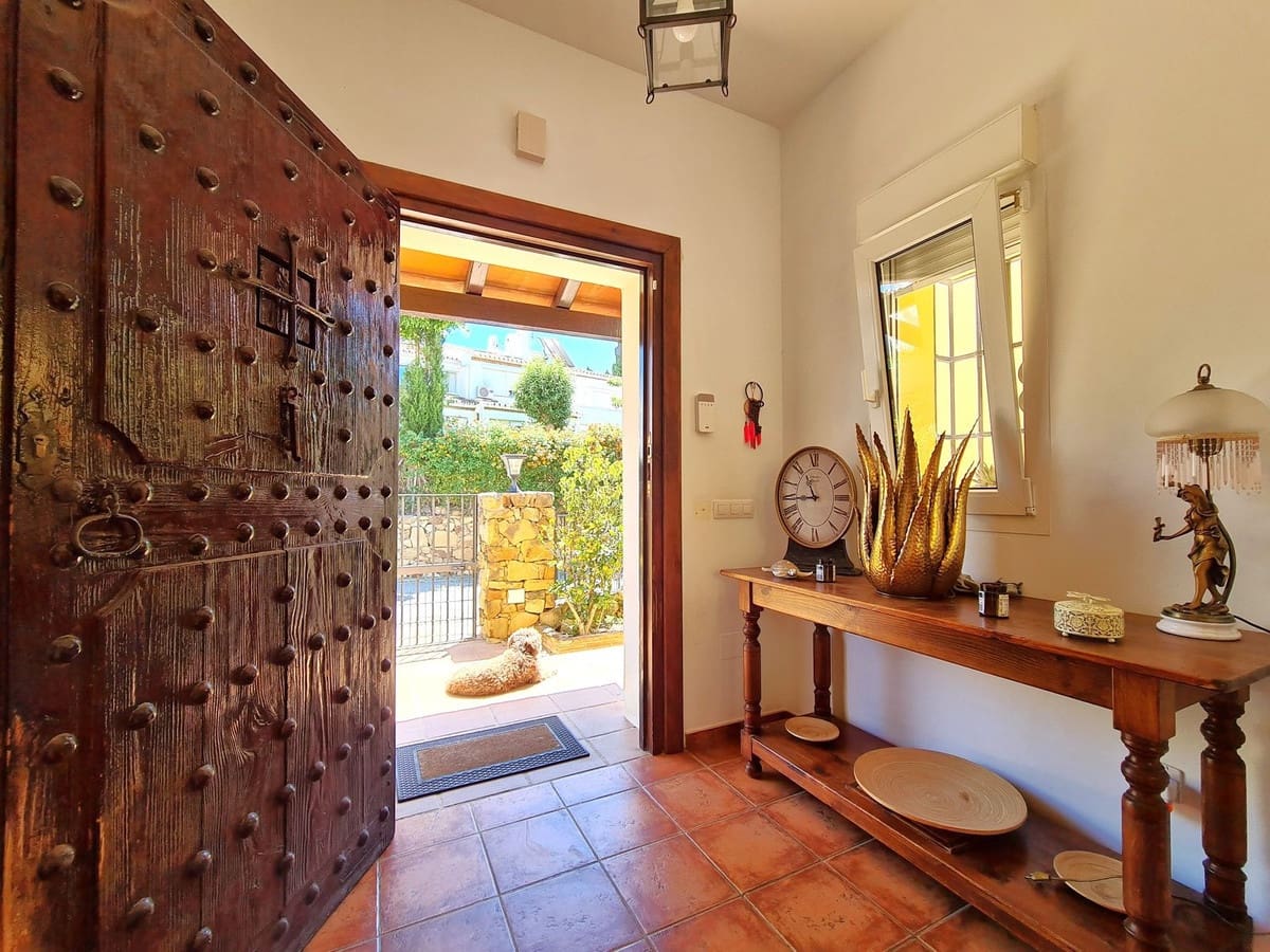 3 soveværelse Villa til salg i Manilva - € 960.000 (Ref: 9004636)