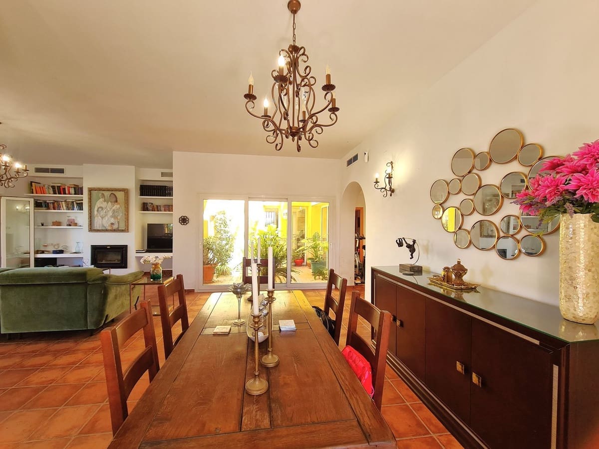 3 soveværelse Villa til salg i Manilva - € 960.000 (Ref: 9004636)