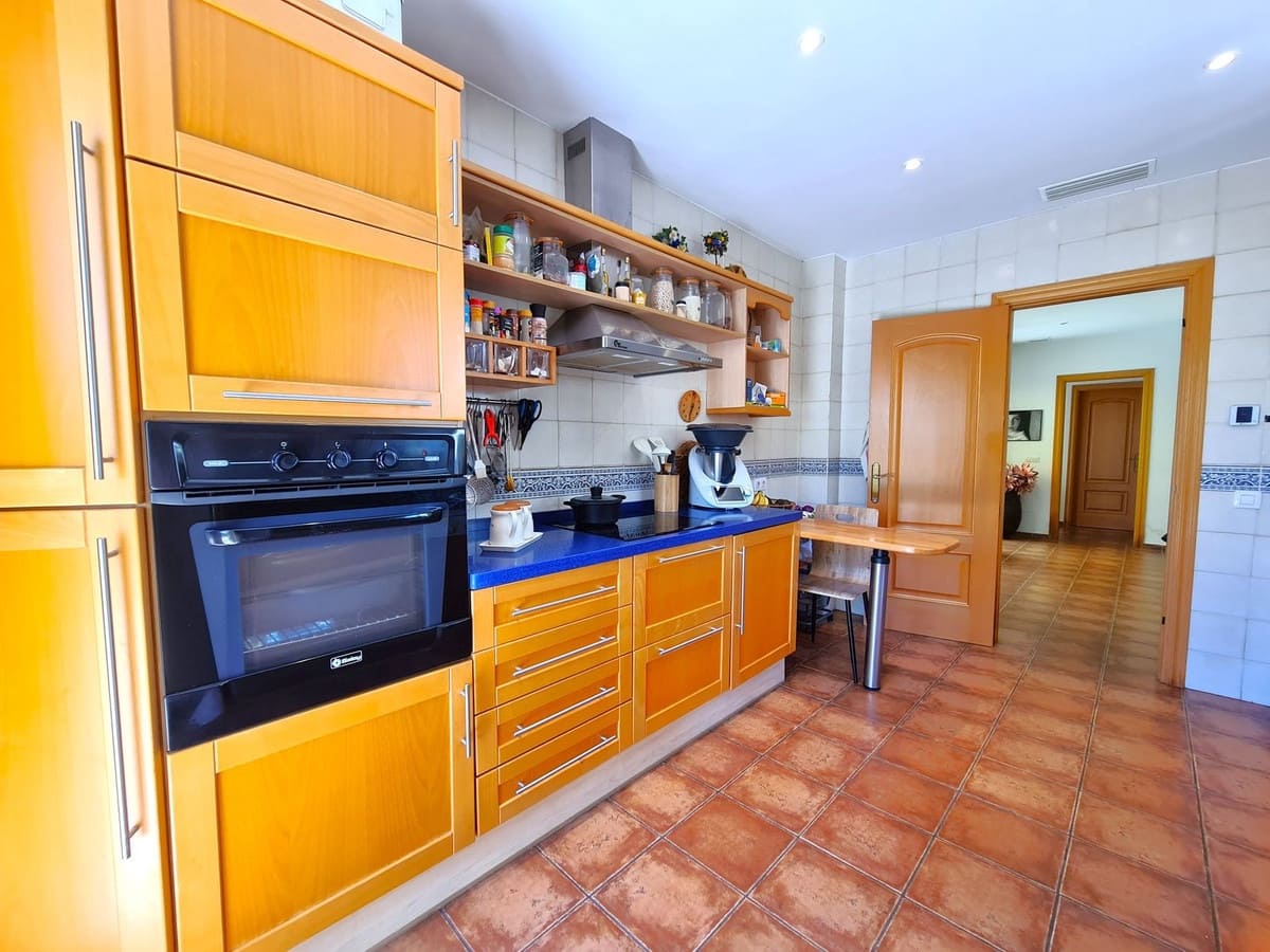 3 soveværelse Villa til salg i Manilva - € 960.000 (Ref: 9004636)