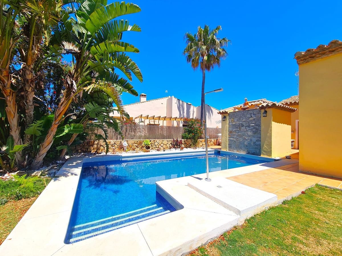 3 soveværelse Villa til salg i Manilva - € 960.000 (Ref: 9004636)