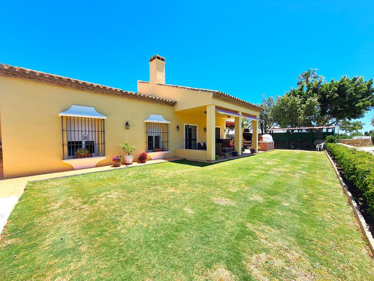 3 soveværelse Villa til salg i Manilva - € 960.000 (Ref: 9004636)