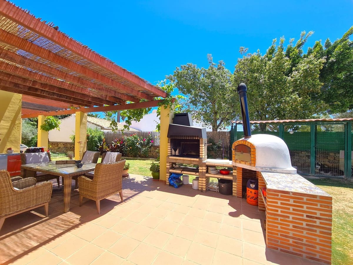 3 soveværelse Villa til salg i Manilva - € 960.000 (Ref: 9004636)